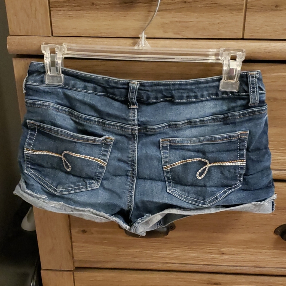 Shorts - Picture 2 of 3